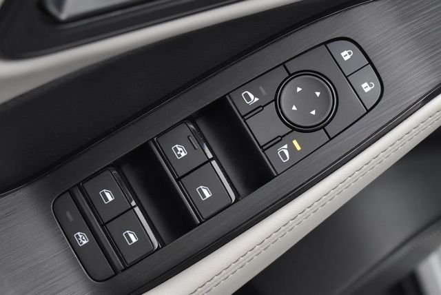 2023 Nissan Rogue AWD SV - 22931672 - 10