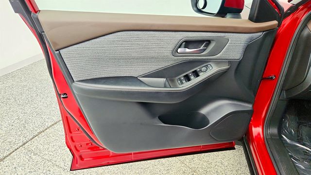 2023 Nissan Rogue AWD SV *Ltd Avail* w/ Apple CarPlay & Nissan Safety Shield 360 - 23000621 - 9