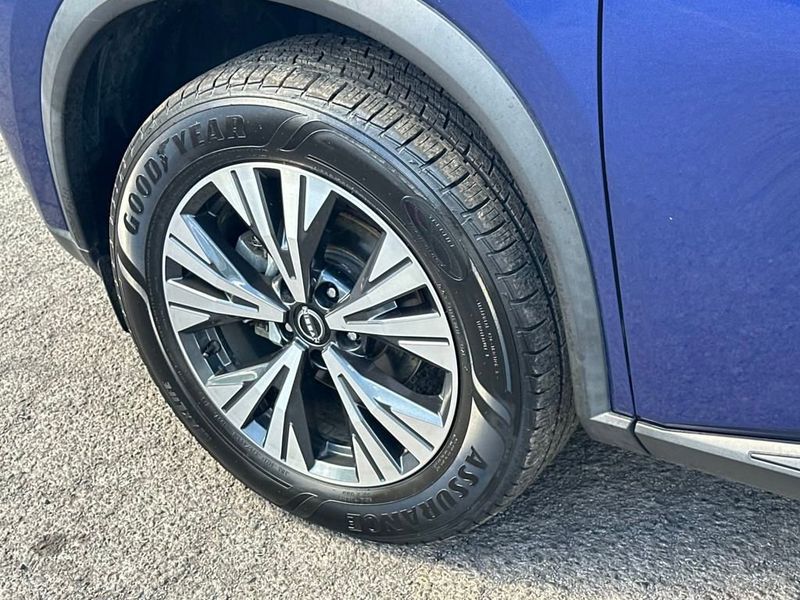 2023 Nissan Rogue SV photo 10