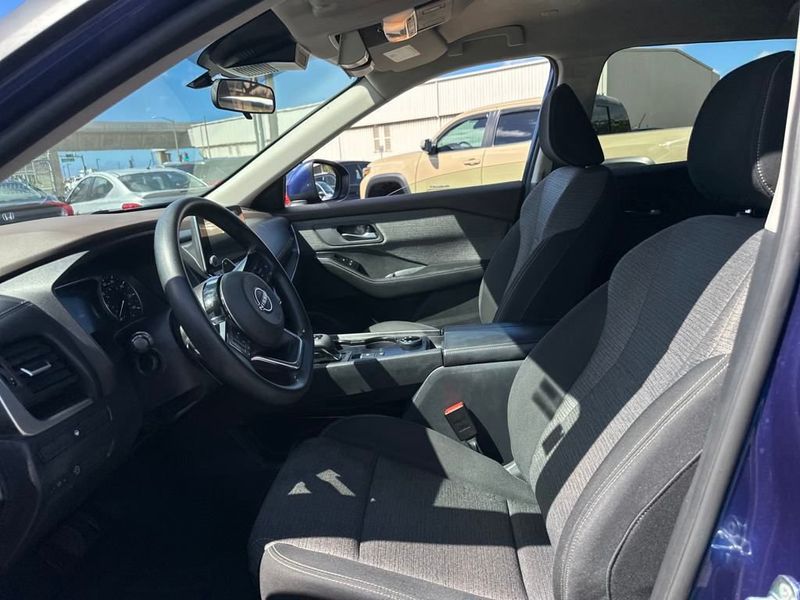 2023 Nissan Rogue SV photo 11