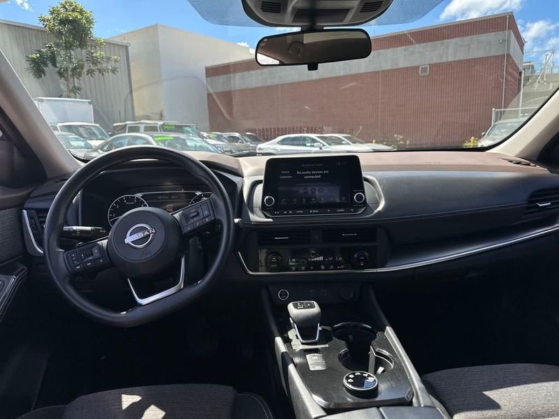 2023 Nissan Rogue SV photo 12