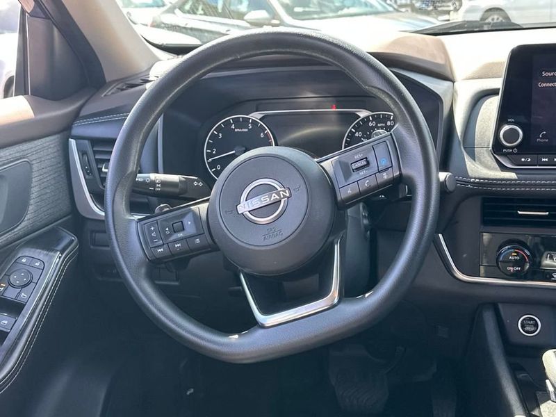 2023 Nissan Rogue SV photo 16