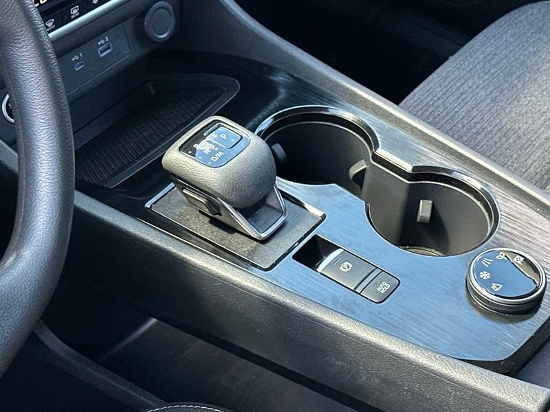 2023 Nissan Rogue SV photo 17