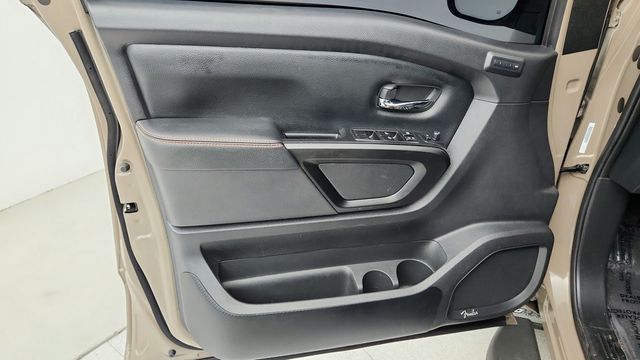 2023 Nissan Titan 4x4 Crew Cab PRO-4X - 22944208 - 10