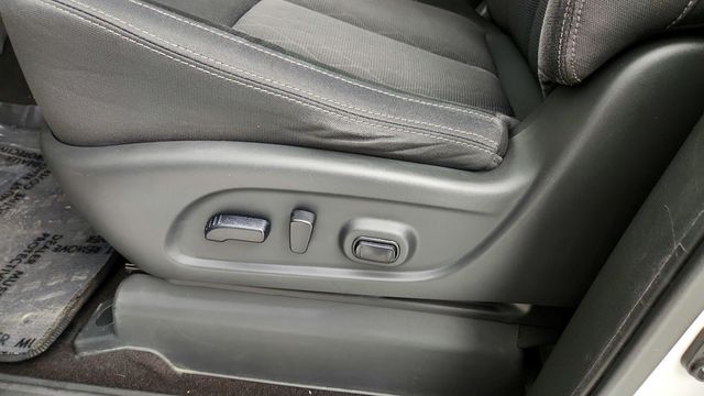 2023 Nissan Titan 4x4 Crew Cab SV - 22943198 - 10