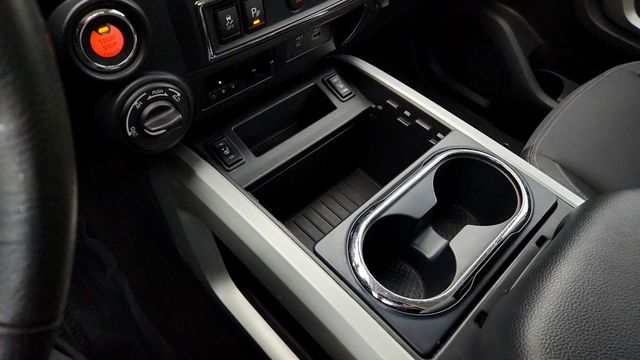 2023 Nissan Titan 4x4 Crew Cab SV - 22943198 - 15