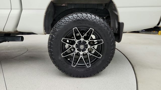 2023 Nissan Titan 4x4 Crew Cab SV with Convenience, Utility & Tow Packages, Lifted - 22943198 - 8