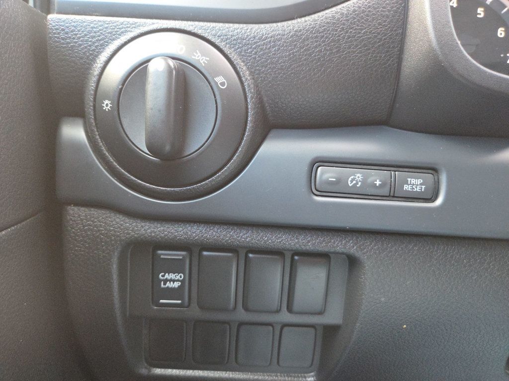 Nissan Titan photo 16