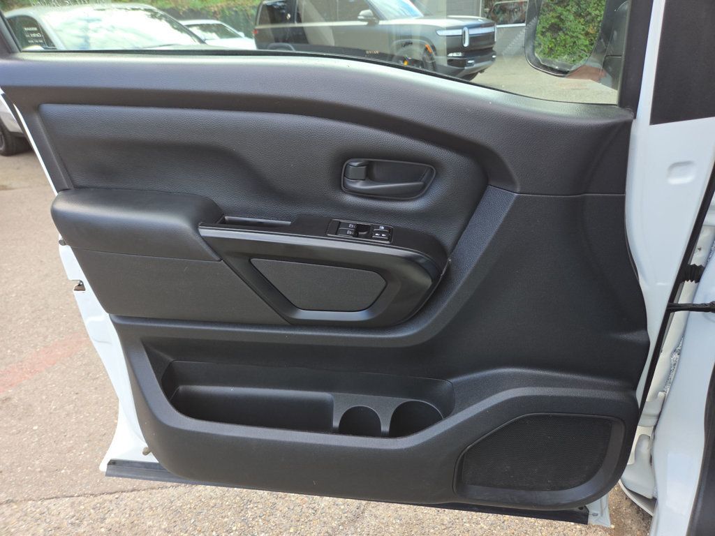 Nissan Titan photo 18
