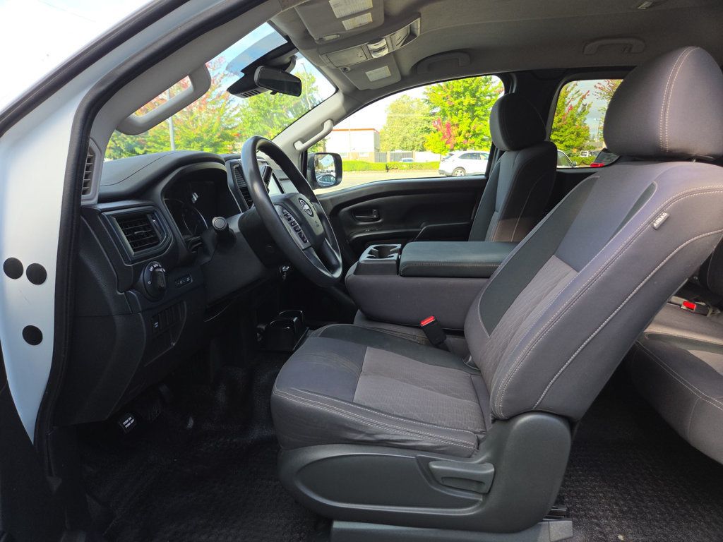 Nissan Titan photo 9