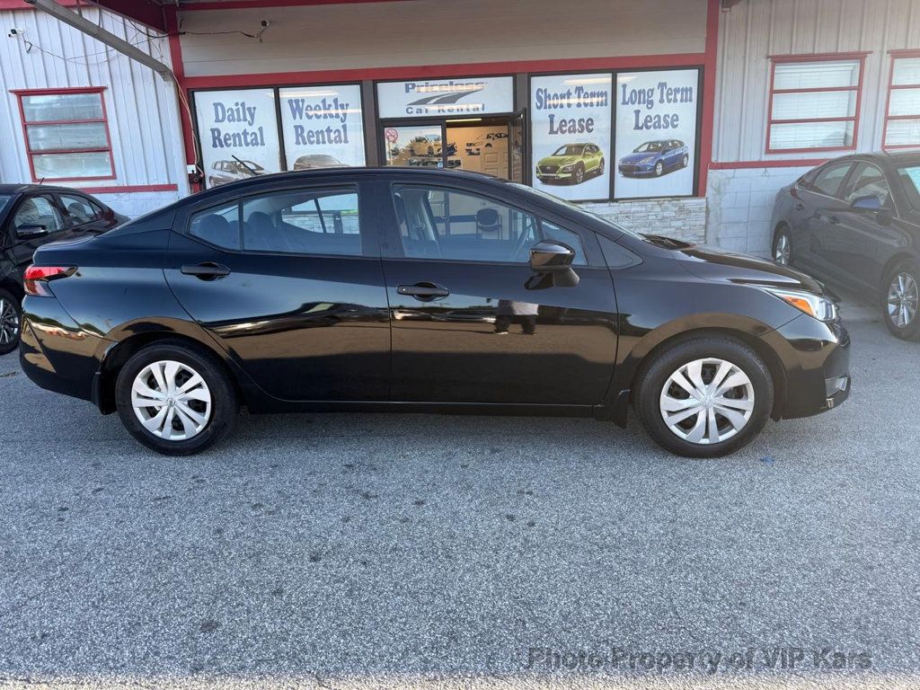 2023 Nissan Versa Sedan photo 4