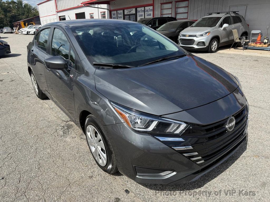 2023 Nissan Versa Sedan photo 2