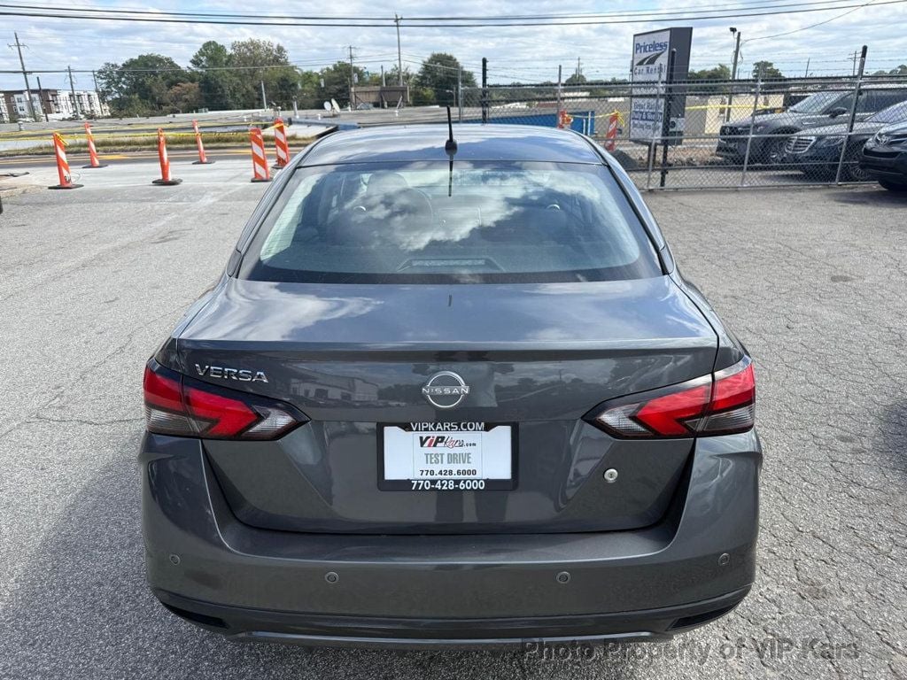 2023 Nissan Versa Sedan photo 6