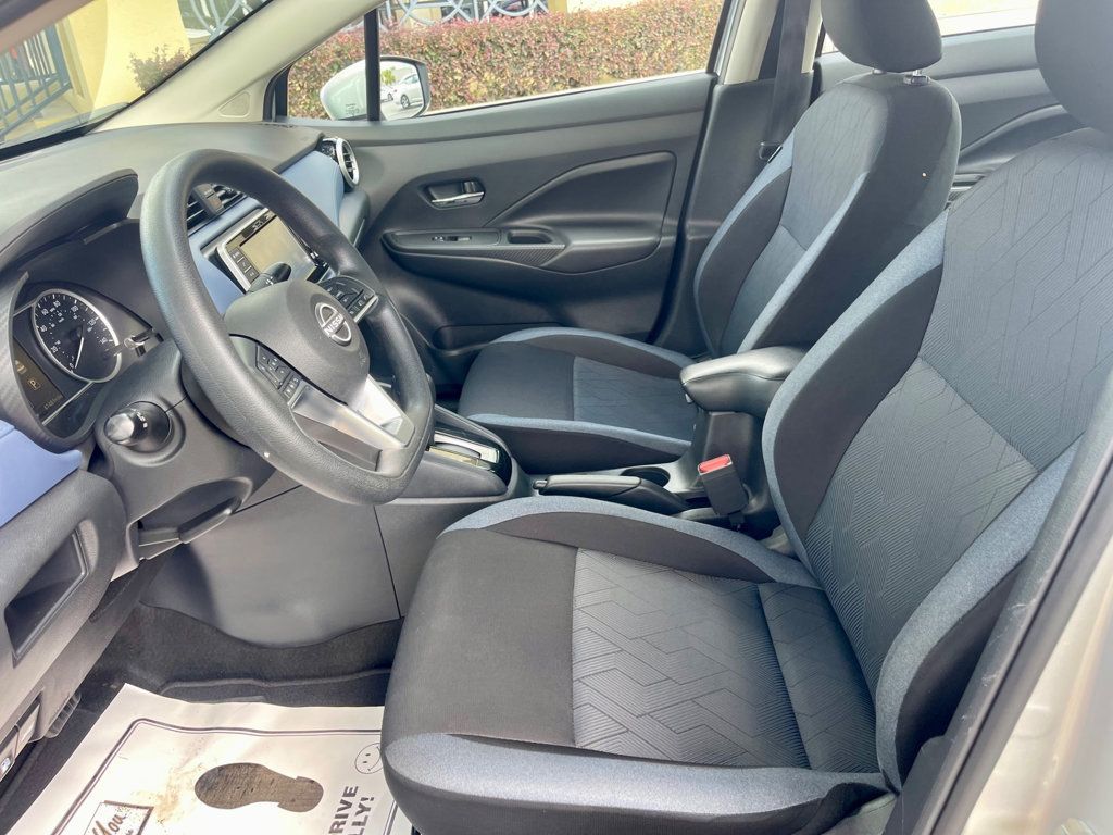 2023 Nissan Versa SV photo 10