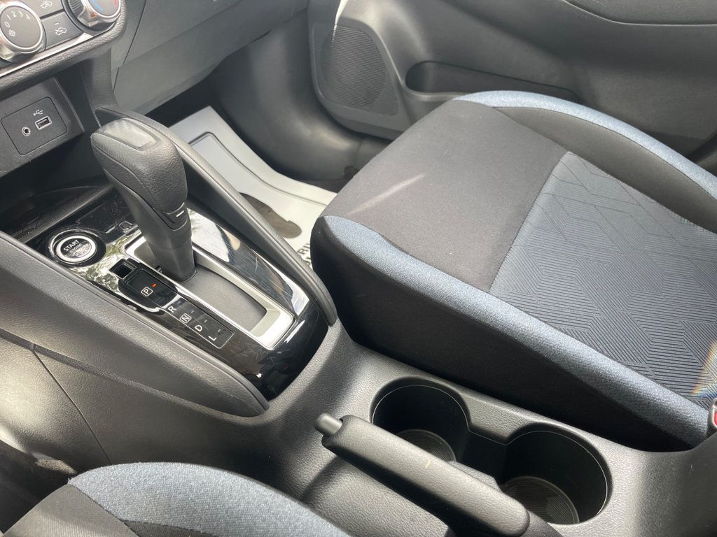 2023 Nissan Versa SV photo 14