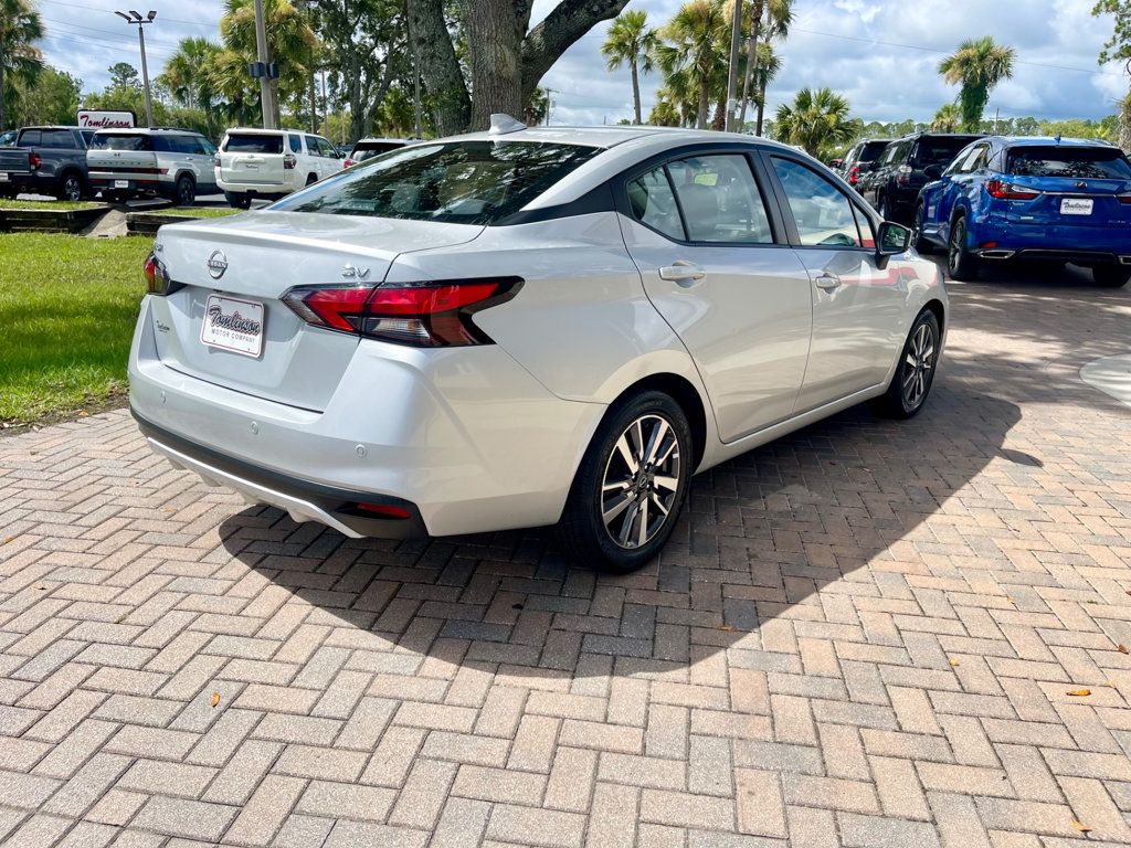 2023 Nissan Versa SV photo 5