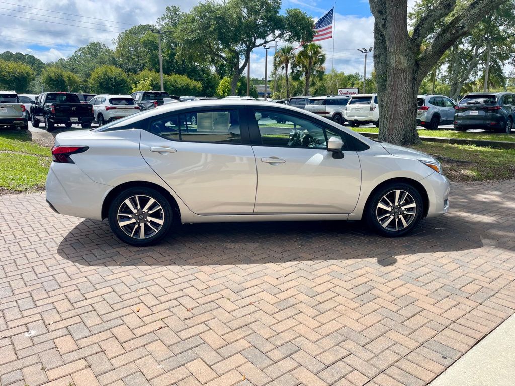 2023 Nissan Versa SV photo 6