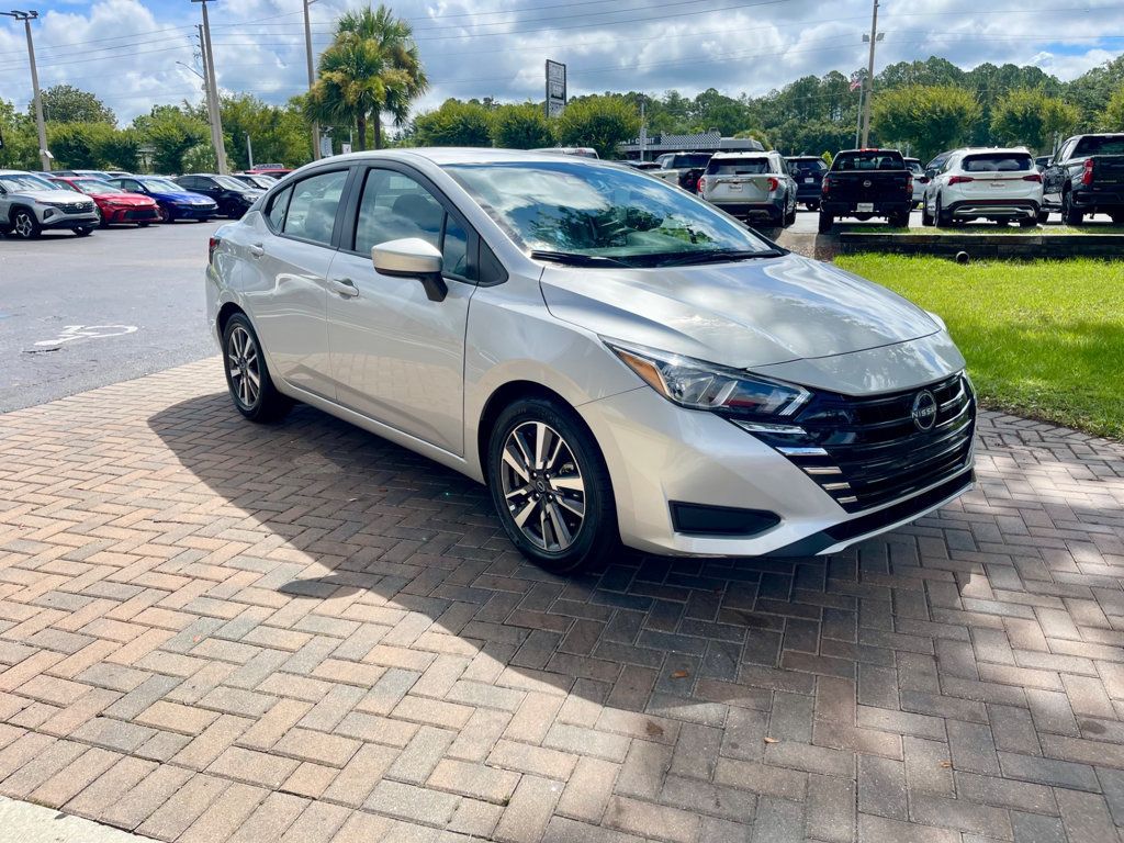 2023 Nissan Versa SV photo 7