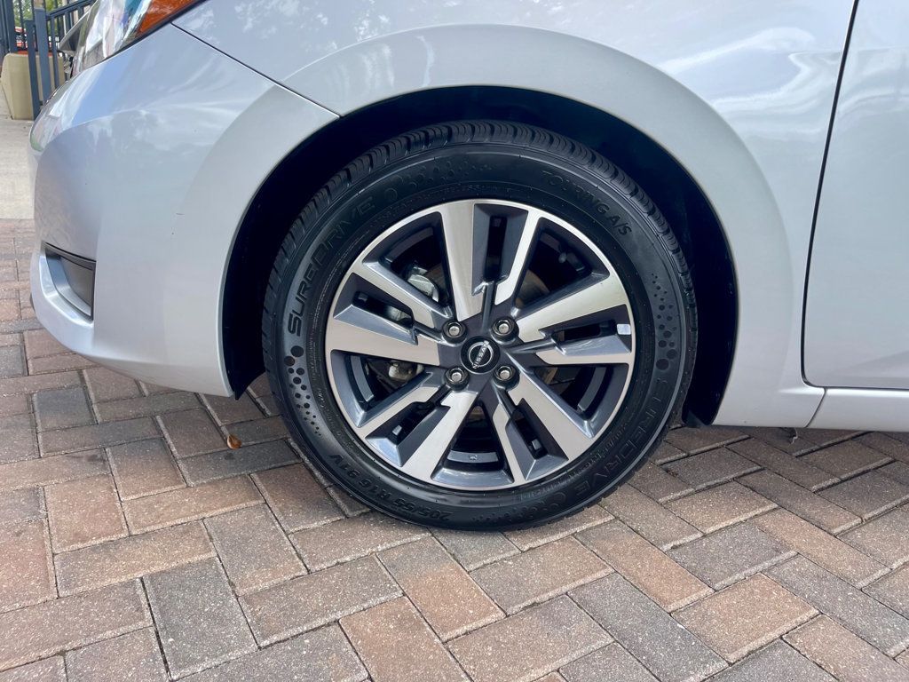 2023 Nissan Versa SV photo 9