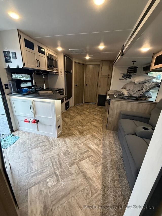 2023 Palomino PUMA 32BHQS PUMA 32HQS TRAVEL TRAILER  - 22993079 - 28