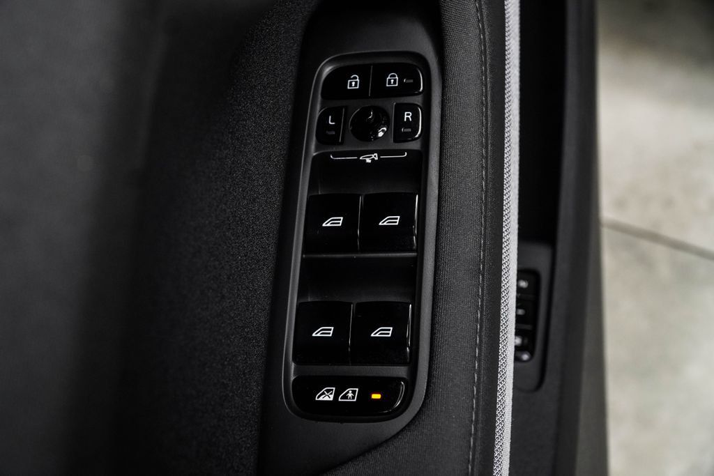 Polestar 2 photo 34