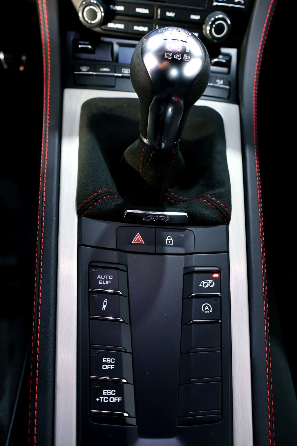 2023 Porsche 718 GT4 MANUAL CARRERA WHITE...4,855 Miles...Rare 6sp Manual  - 22961363 - 33