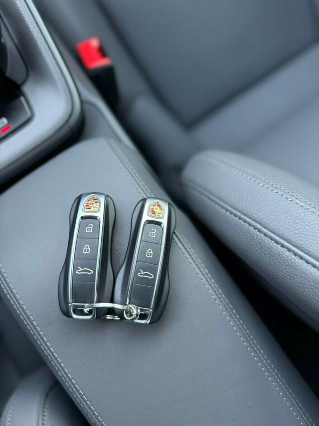 2023 Porsche 911 Carrera Cabriolet - 22937229 - 21