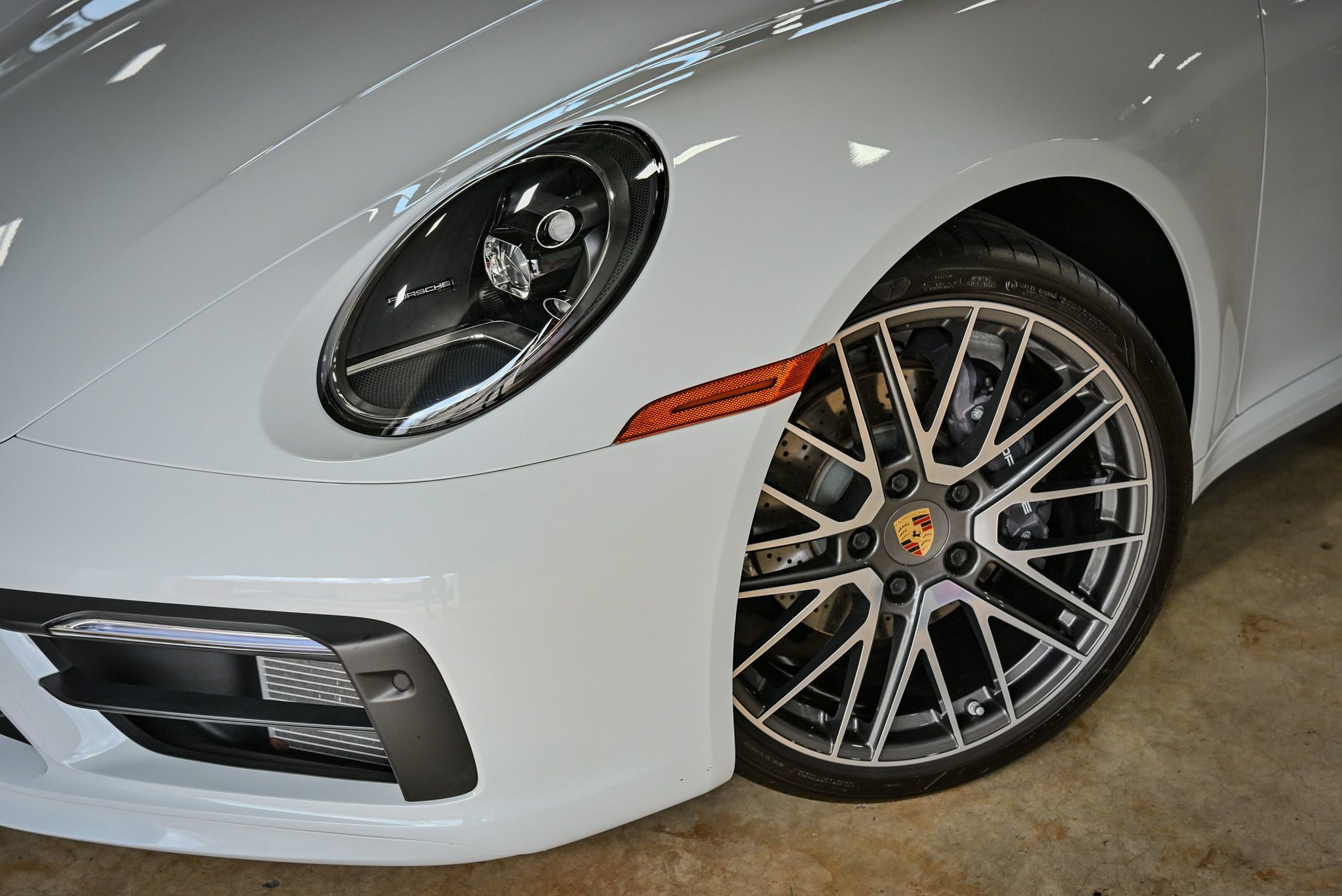 2023 Porsche 911 Cabriolet photo 3