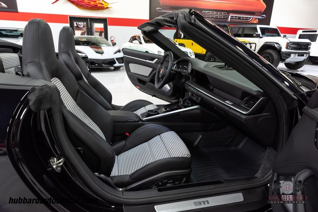 2023 Porsche 911 Turbo S Heritage Design Interior - Black - 911 Turbo SportDesign Pack! - 22188174 - 77
