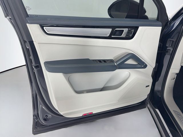 2023 Porsche Cayenne   - 23056235 - 10