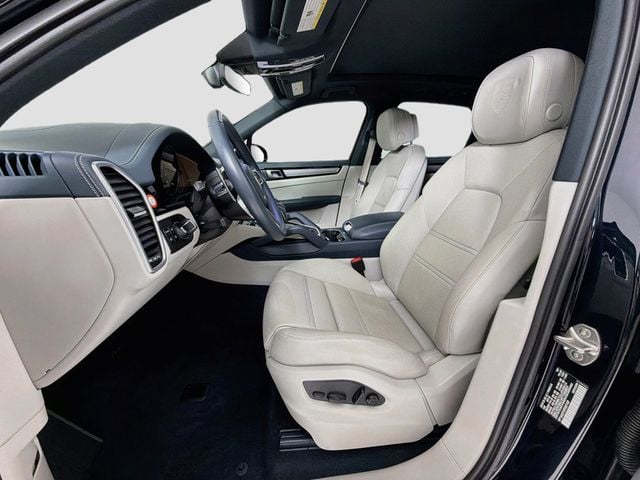 2023 Porsche Cayenne   - 23056235 - 4