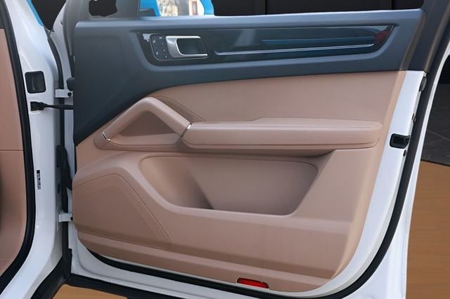 2023 Porsche Cayenne Base - 22992624 - 16