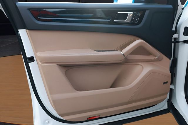 2023 Porsche Cayenne Base - 22992624 - 23