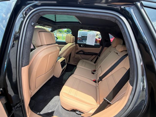 2023 Porsche Cayenne GTS - Photo 21
