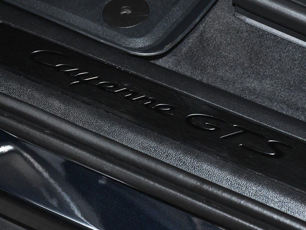 2023 Porsche Cayenne GTS photo 8