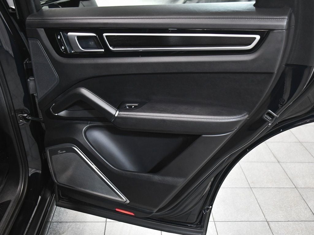 2023 Porsche Cayenne GTS photo 11