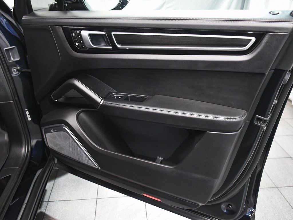 2023 Porsche Cayenne GTS photo 14