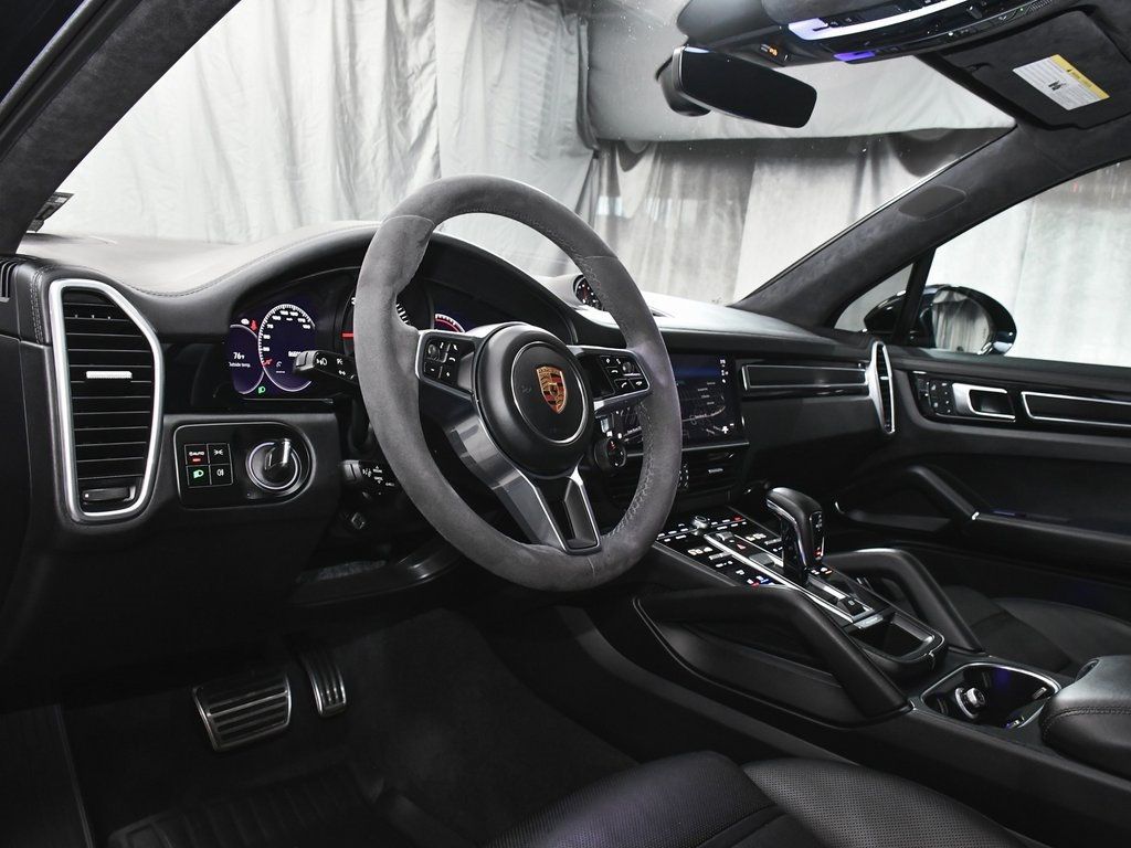 2023 Porsche Cayenne GTS photo 18