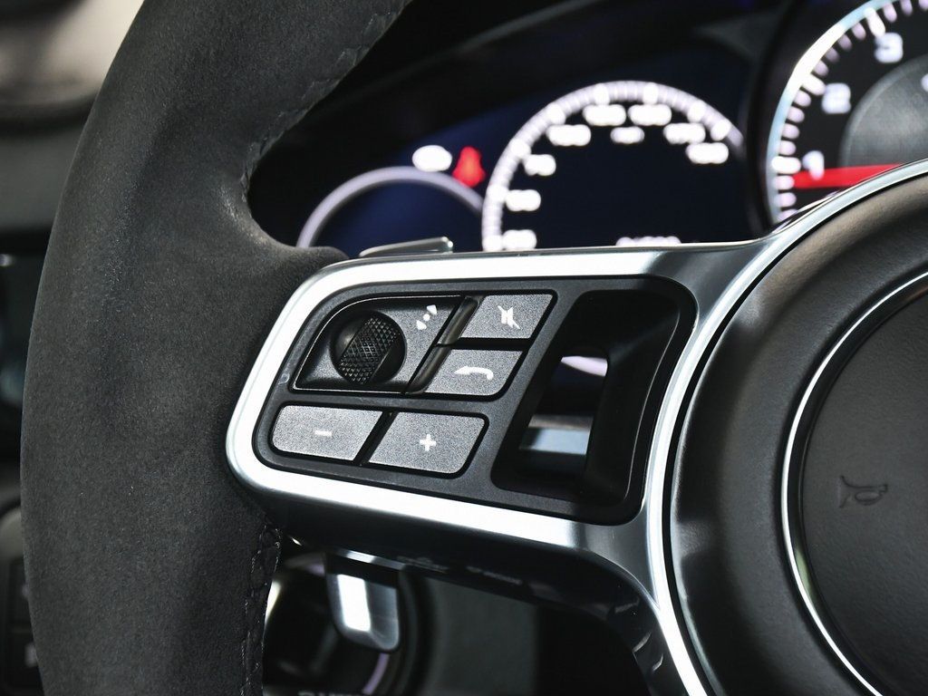 2023 Porsche Cayenne GTS photo 32