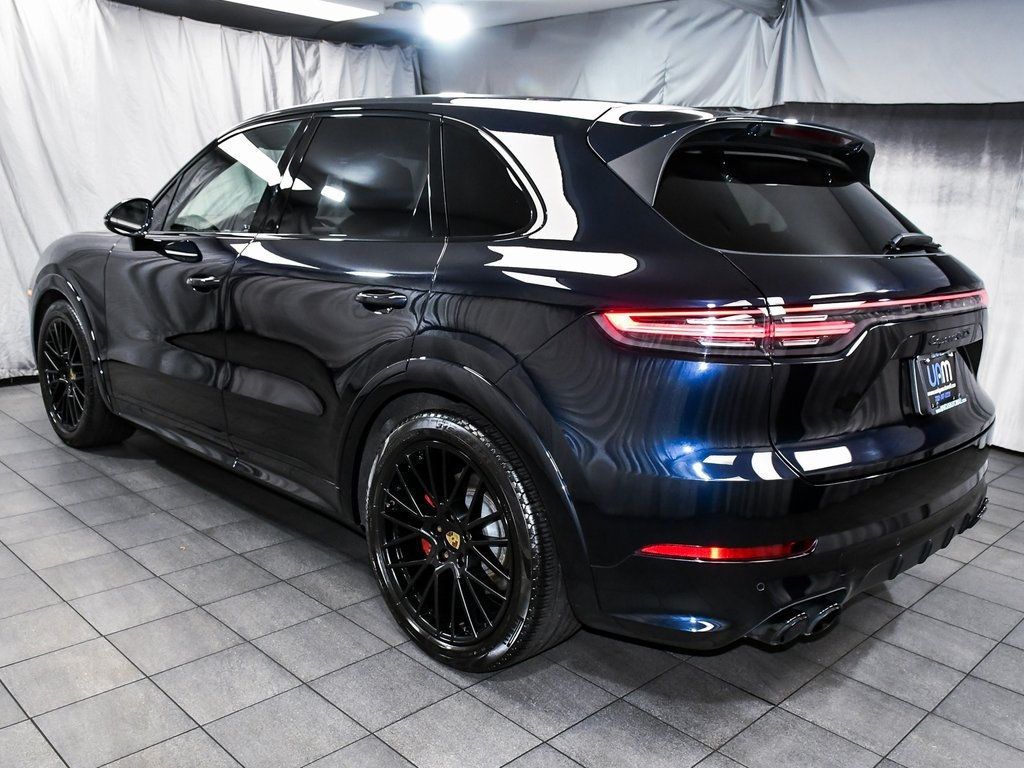 2023 Porsche Cayenne GTS photo 4