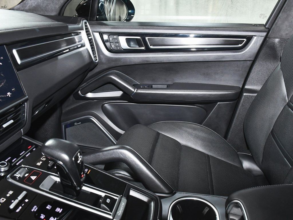 2023 Porsche Cayenne GTS photo 43