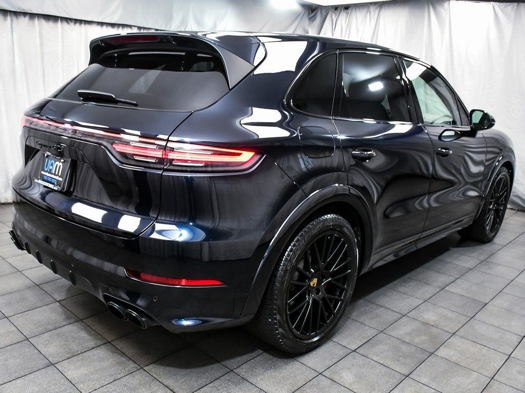 2023 Porsche Cayenne GTS photo 2