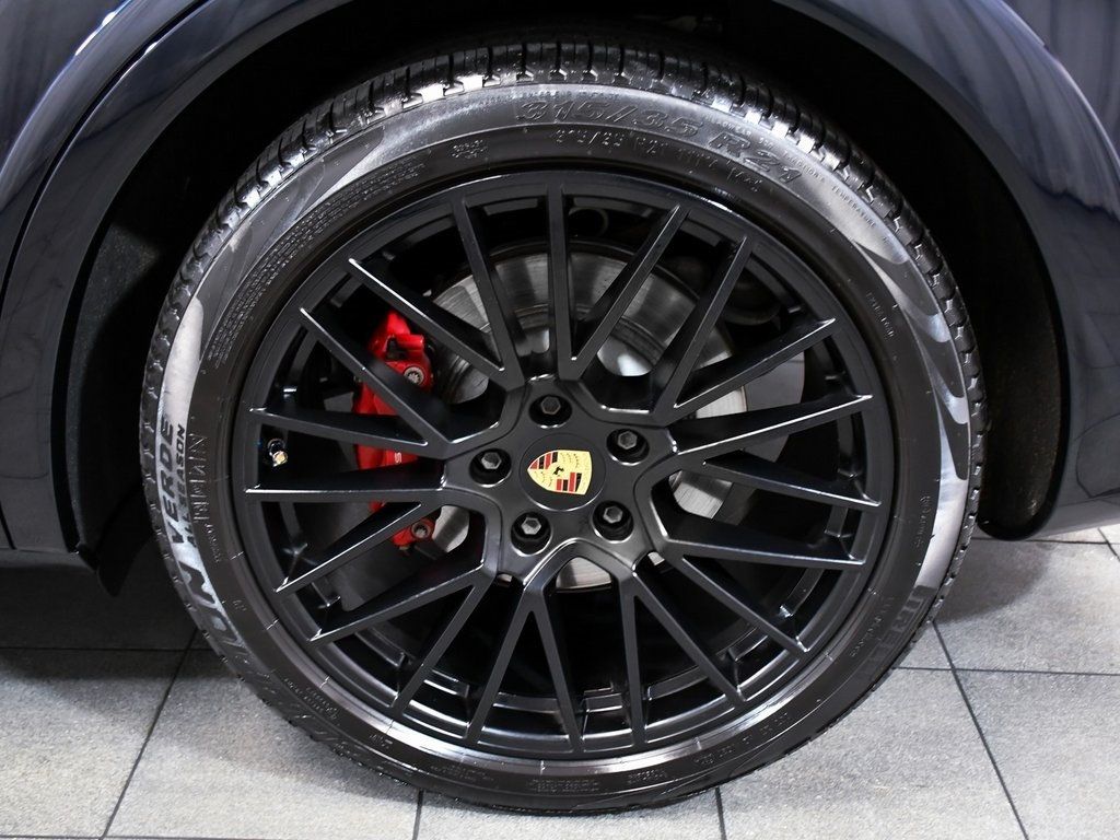 2023 Porsche Cayenne GTS photo 4