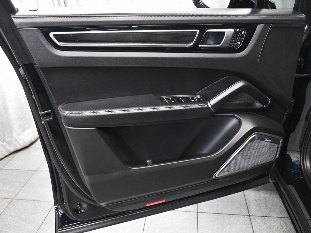 2023 Porsche Cayenne GTS photo 5
