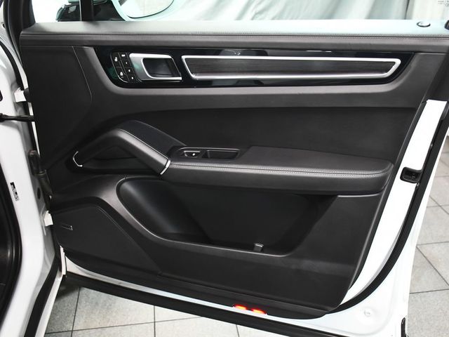 2023 Porsche Cayenne GTS - 23063029 - 18