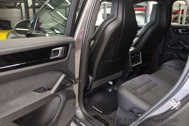 2023 Porsche Cayenne GTS Coupe - 23053312 - 30