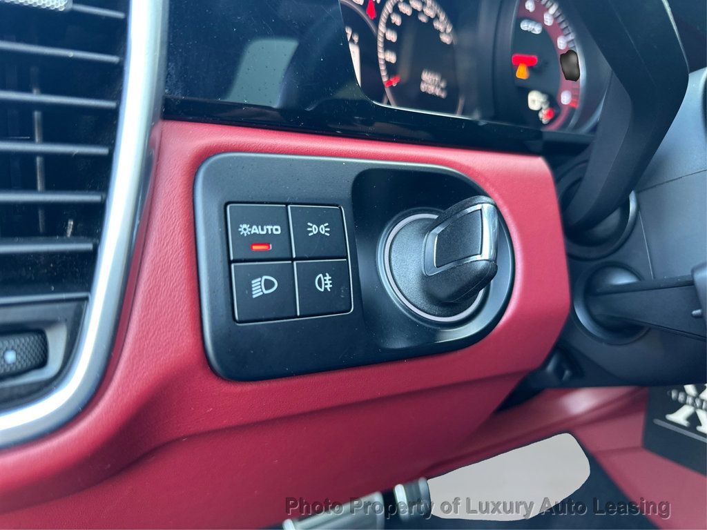 Porsche Cayenne photo 18
