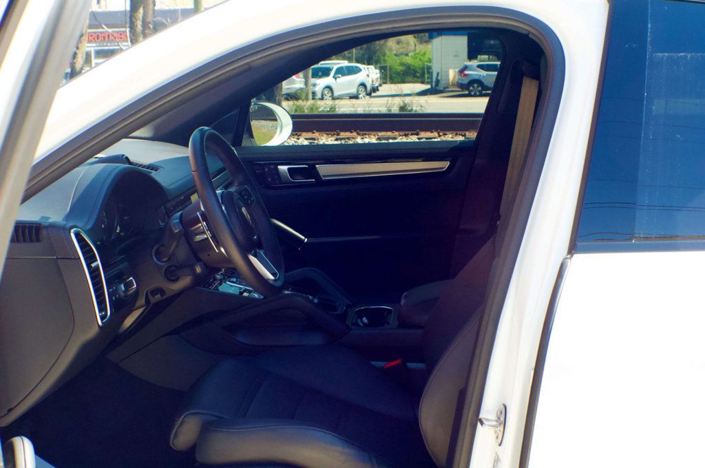 2023 Porsche Cayenne MSRP$113080/PlatinumEdition/HybridCoupe/SoftCloseDoors/NAV - 22996225 - 18