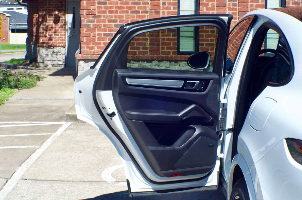 2023 Porsche Cayenne MSRP$113080/PlatinumEdition/HybridCoupe/SoftCloseDoors/NAV - 22996225 - 46