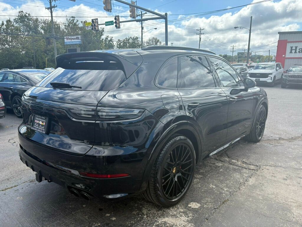 2023 Porsche Cayenne GTS photo 2